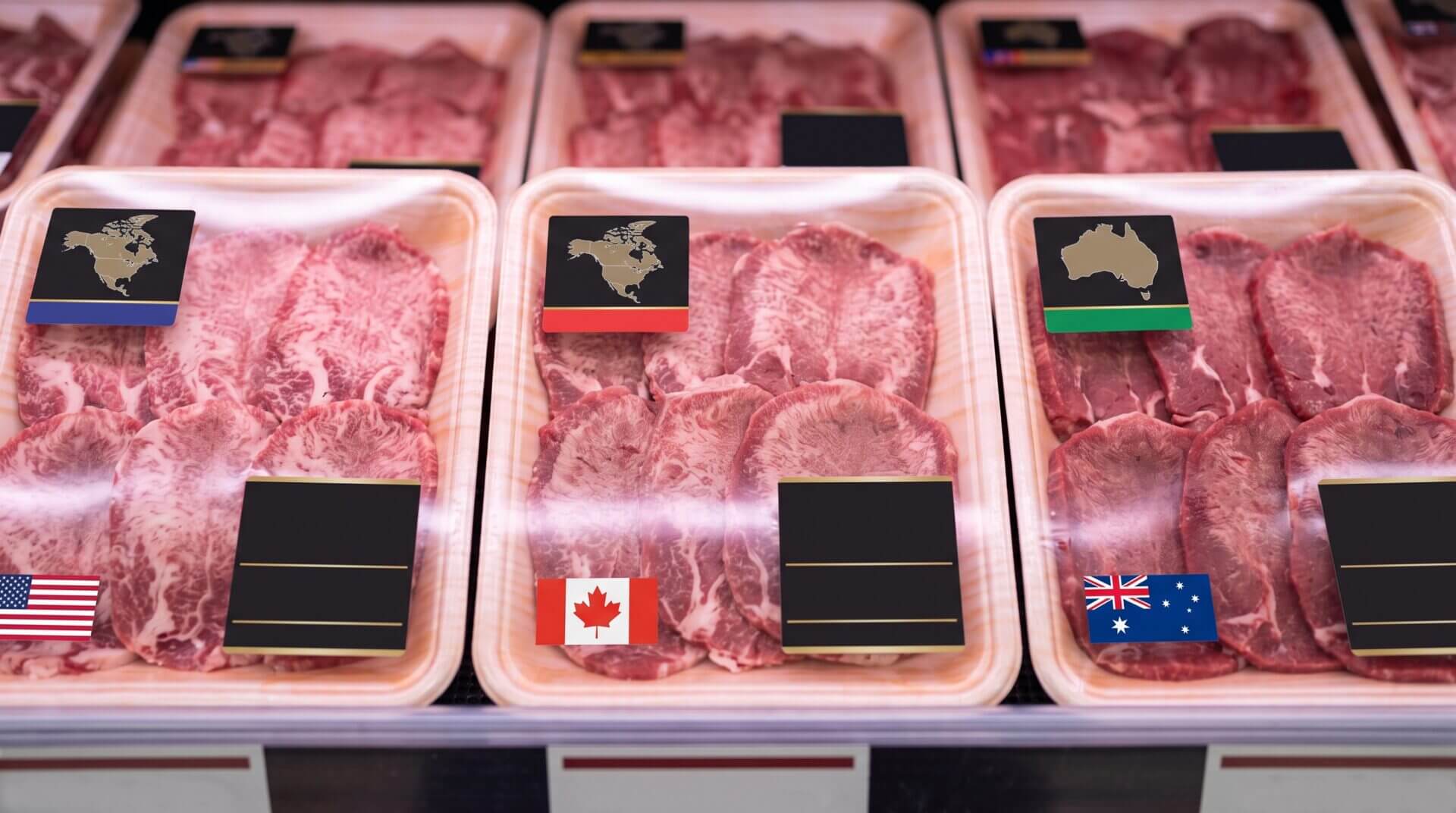 日本の食肉卸売市場で、海外の巨大パッカーから届いた大量の外国産牛タンの真空パックが段ボールから運び出される様子。需給構造を支える輸入流通网。